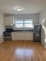 576 NE 63rd St in Miami, FL - Building Photo