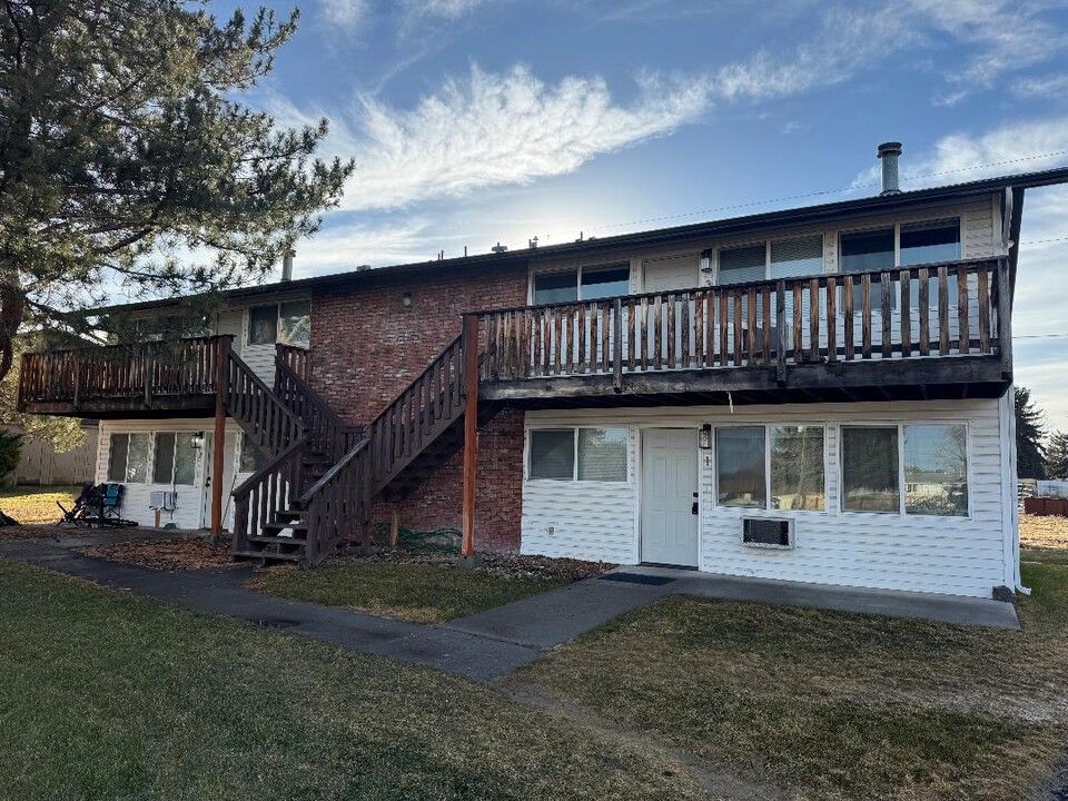 207 Wirsching Ave W, Unit 1 in Twin Falls, ID - Foto de edificio