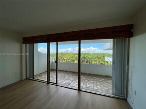 155 Ocean Ln Dr in Key Biscayne, FL - Building Photo - Building Photo