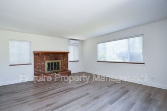 1709 Ciprian Ave in Camarillo, CA - Building Photo - Building Photo