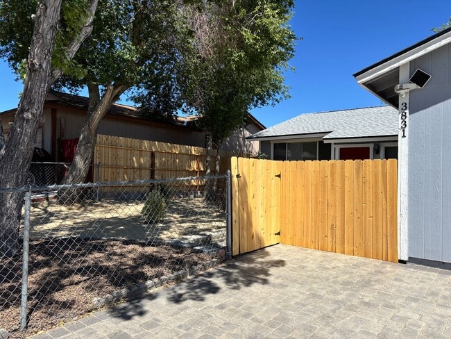 3831 W 7th St in Reno, NV - Building Photo - Building Photo