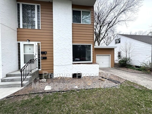 property at 2607 Glenwood Ln