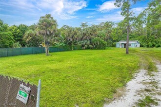 1921 Della Dr in Naples, FL - Building Photo - Building Photo