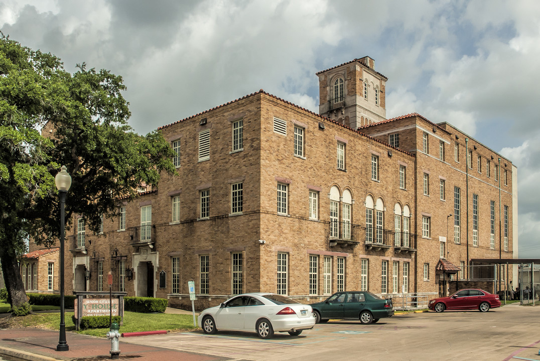 Senior Citizen's Y-House - 62+ in Beaumont, TX - Building Photo