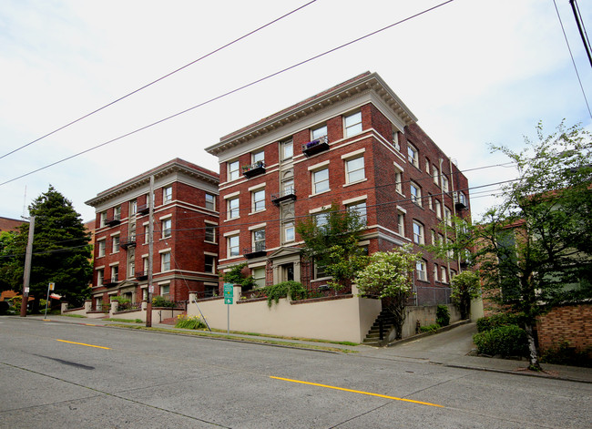 Castle Court in Seattle, WA - Building Photo - Building Photo