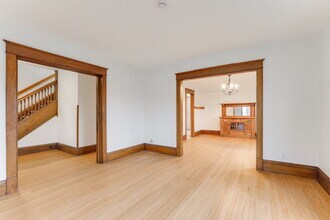2105 Como Ave in St. Paul, MN - Building Photo - Building Photo