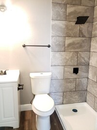 7004 Capitol St photo'