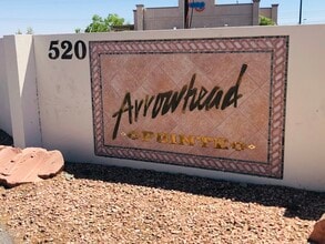 520 Arrowhead Trl in Henderson, NV - Foto de edificio - Building Photo