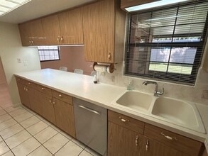 5038 54th Way N in St. Petersburg, FL - Building Photo - Building Photo