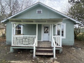 109 N Spring St in Jacksonville, AR - Building Photo