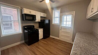 5042 Pernod Ave in St. Louis, MO - Building Photo - Building Photo