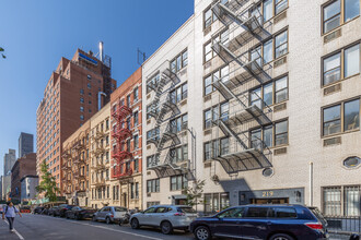 217 E 25th St in New York, NY - Building Photo - Building Photo