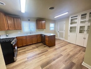 722 Rosalind Ave in Yuba City, CA - Building Photo - Building Photo