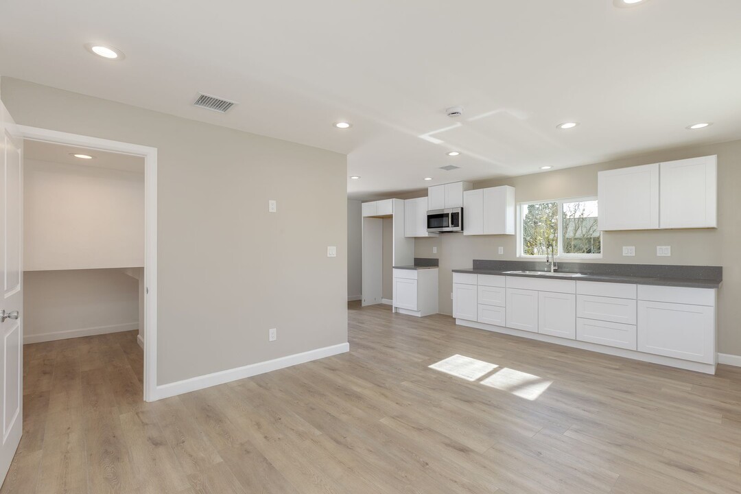 13822 Lexicon Ave in Los Angeles, CA - Building Photo