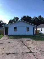216 E 4th St in Bald Knob, AR - Building Photo