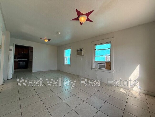 214 Woodrow St in Taft, CA - Building Photo - Building Photo