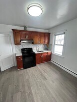 535 N 2nd St in New Hyde Park, NY - Building Photo