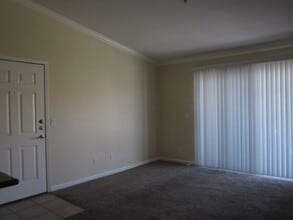 1025 La Terraza Cir in Corona, CA - Building Photo - Building Photo