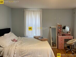 103 Lake St, Unit 2 in Waltham, MA - Foto de edificio - Building Photo