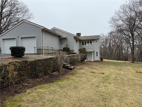 4 Apple Orchard Ln in Smithfield, RI - Building Photo - Building Photo