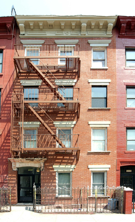 169 E 117th St in New York, NY - Foto de edificio