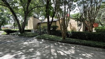 8912 Barons Ct in Austin, TX - Building Photo