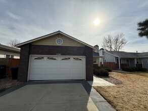 7100 W Yale Ave in Denver, CO - Foto de edificio - Building Photo