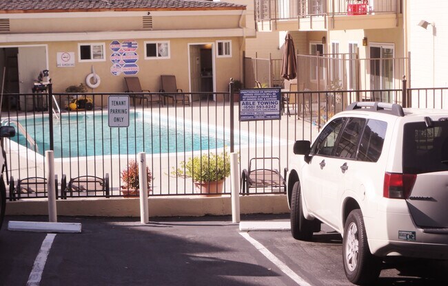 1133 Alameda De Las Pulgas in Belmont, CA - Building Photo - Building Photo