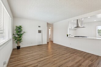 Sahara Apartments in Bellflower, CA - Building Photo - Building Photo