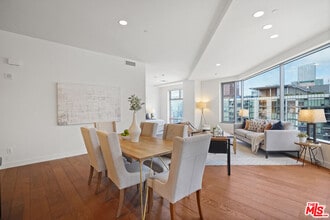 801 S Grand Ave in Los Angeles, CA - Building Photo - Building Photo