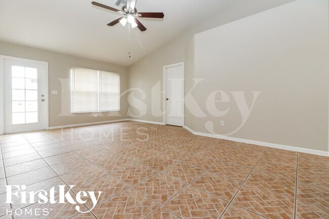 1302 SW 35th St in Cape Coral, FL - Foto de edificio - Building Photo