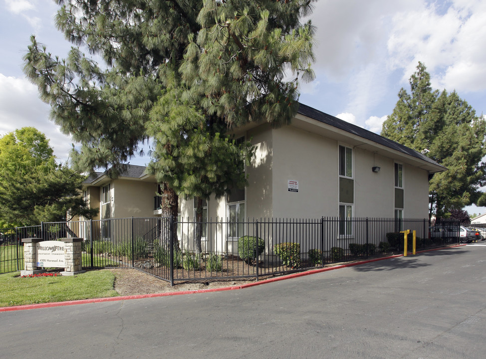 Willow Tree Apartments in Sacramento, CA - Building Photo