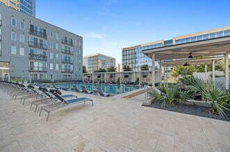 Windsor Metro West in Plano, TX - Foto de edificio - Building Photo