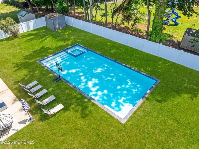 14 Fulton Ave in West Long Branch, NJ - Foto de edificio - Building Photo