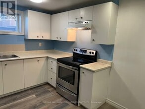 222 Currey Crescent in Newmarket, ON - Building Photo - Building Photo