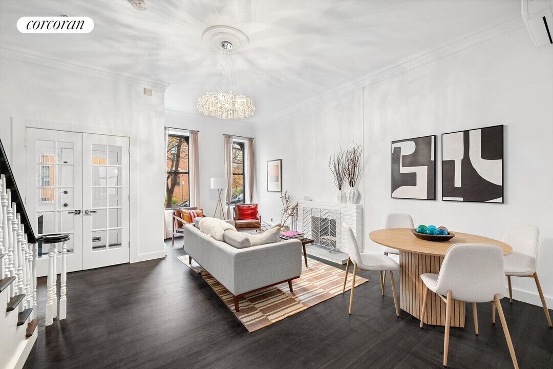 105 Manhattan Ave in New York, NY - Building Photo