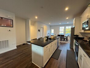 10162 Queens Wy in Manassas, VA - Building Photo - Building Photo
