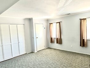 214 Artist Lake Dr in Middle Island, NY - Building Photo - Building Photo