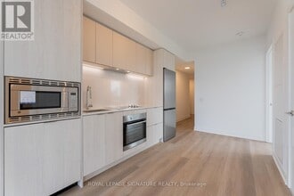 86 Dundas St E in Mississauga, ON - Building Photo - Building Photo