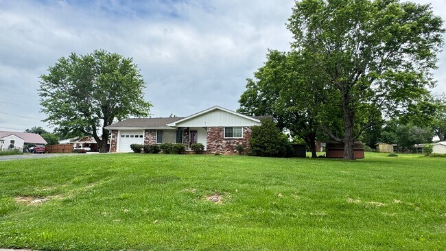 101 Hickory Ln in Sweetwater, TN - Building Photo - Building Photo