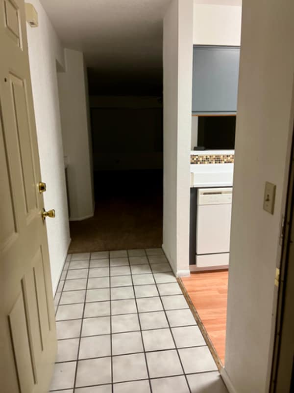 2008 Mesquite Ln, Unit B102 in Laughlin, NV - Foto de edificio - Building Photo