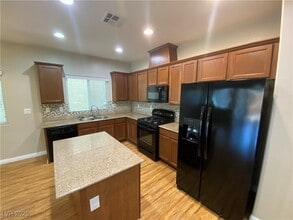 10273 Headrick Dr in Las Vegas, NV - Building Photo - Building Photo