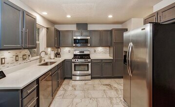 1018 NE Mariners Loop in Portland, OR - Building Photo - Building Photo