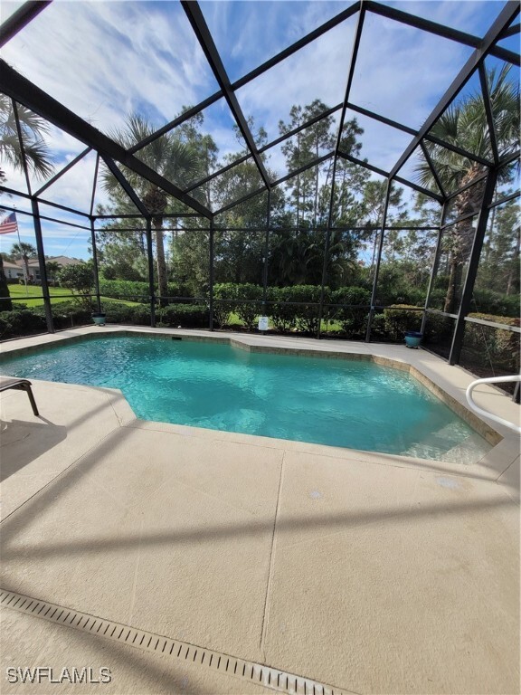 10630 Camarelle Cir in Ft. Myers, FL - Foto de edificio - Building Photo