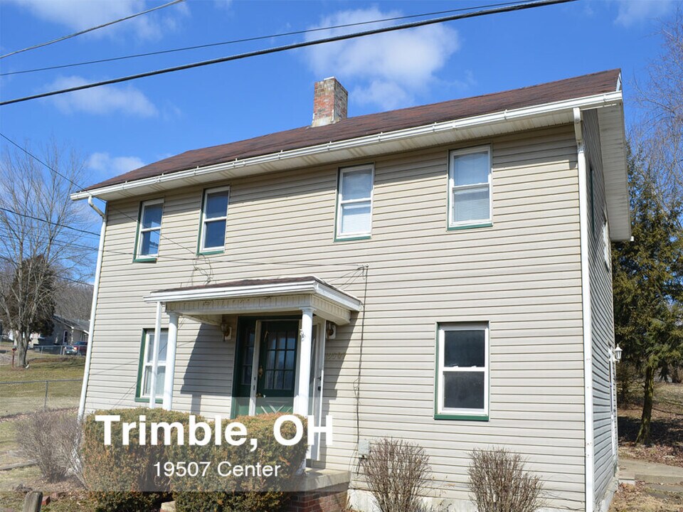 19507 Center St in Trimble, OH - Building Photo