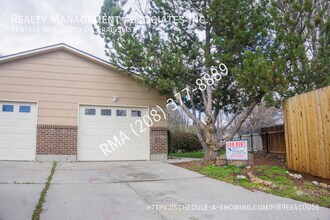 9673 Hoff Dr in Garden City, ID - Building Photo - Building Photo