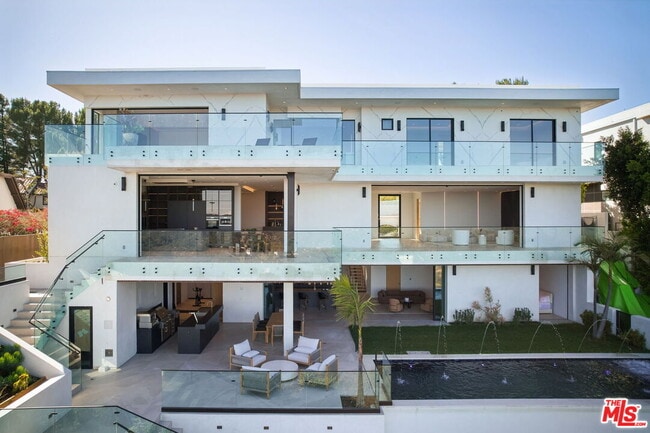2180 Stradella Rd in Los Angeles, CA - Building Photo - Building Photo