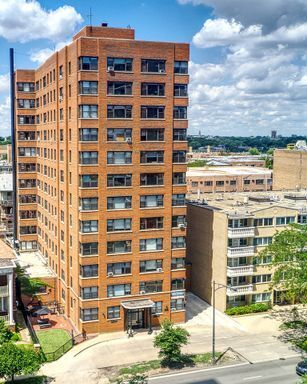 5858 N Sheridan Rd in Chicago, IL - Building Photo