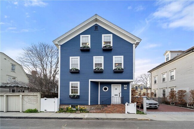 33 Marsh St in Newport, RI - Building Photo - Building Photo