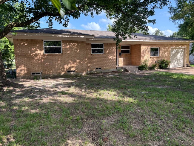 104 Freeman St in Terrell, TX - Building Photo - Building Photo
